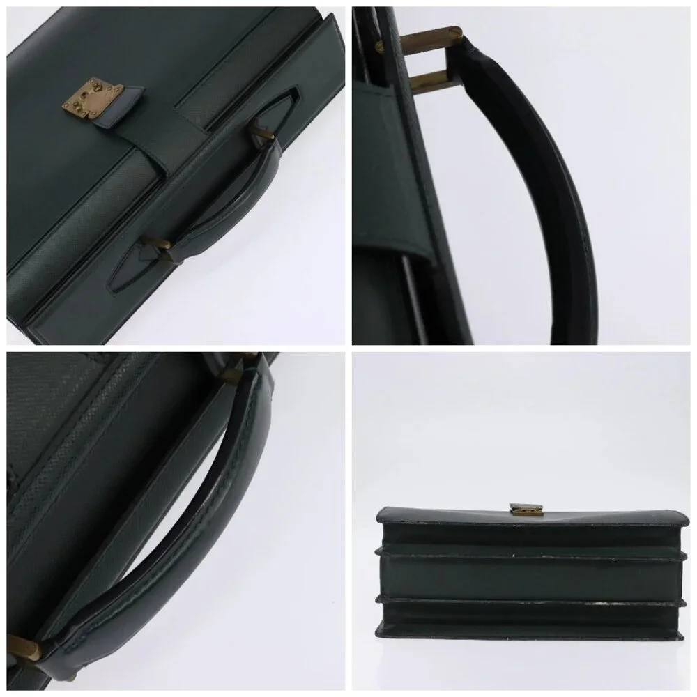LOUIS VUITTON Taiga Pilot Case Ural Business Bag Epicea M30024 LV Auth 135245